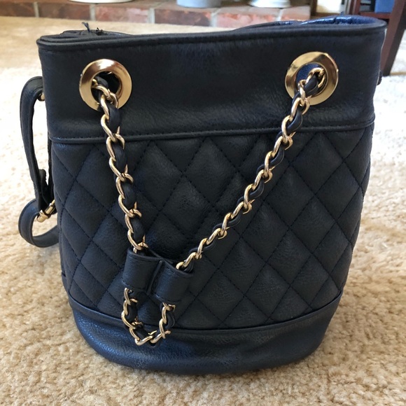 LeDonne LD Handbags - LeDonne quilted bucket purse.